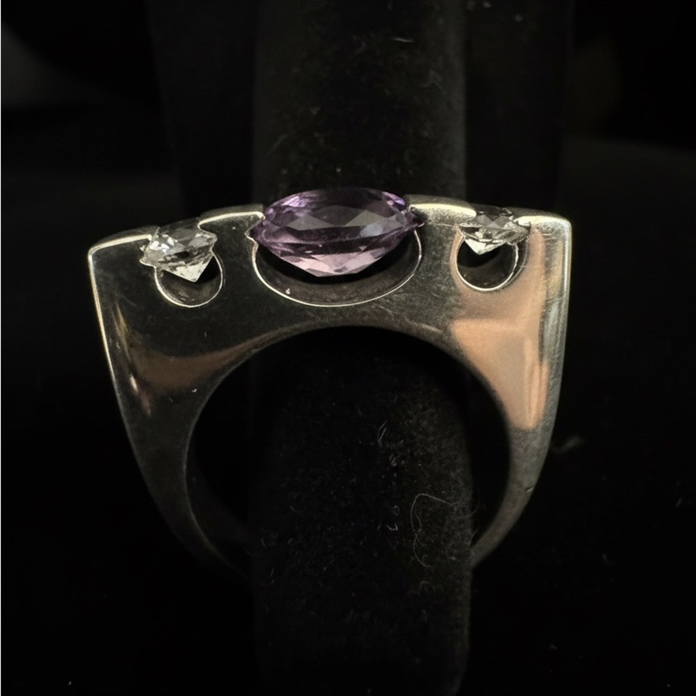 Elegant‎ Sterling Silver and Purple Amethyst Gemstone Ring - Picture 3 of 8